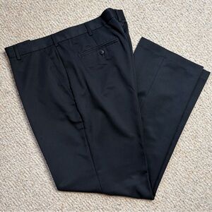Van Heusen Traveler Dress Pants Men's 42Wx34L Black Trousers Slacks Career Work